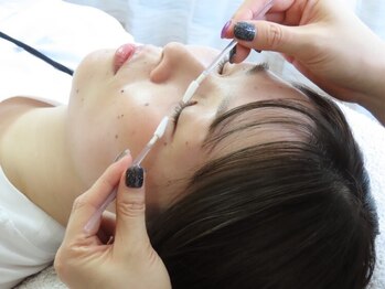 ナル(null)の写真/パーマ施術中もトリートメントでケアすることで理想のまつ毛へ♪モチが良く、華やかな目元を実現します◎