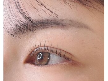 プリュネル(Prunelle)の写真/【まつ毛パーマ導入！】根本から立ち上げ、まつ毛を1本1本最大限長く見せてくれる☆毎日のメイクも時短に♪