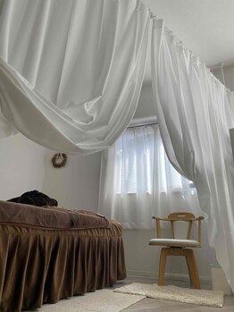 ひつじのゆめ/カーテンで仕切った施術ルーム