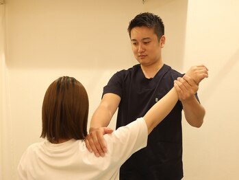 四条大宮アシスト鍼灸整骨院/メディカイロ整体（肩）