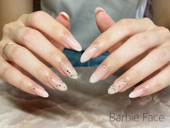 バービーフェイス 恵比寿(Barbie Face)/白グラデーションネイル