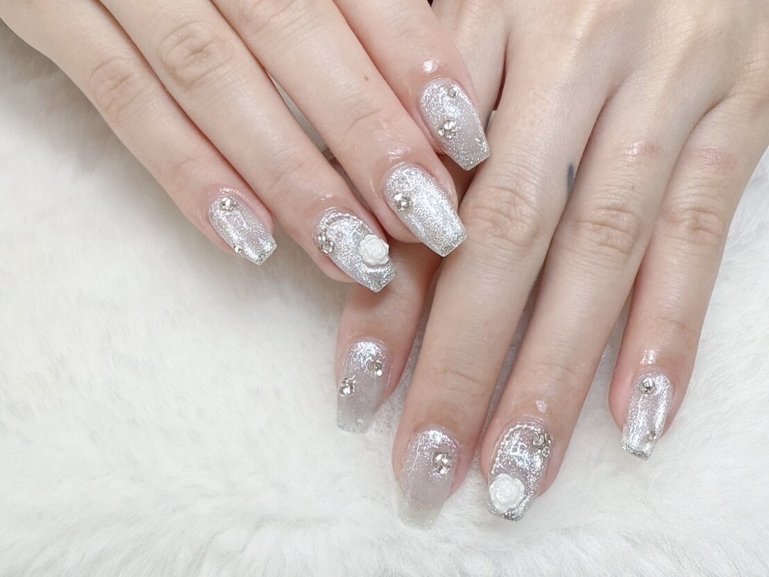 2026年春トレンド】ホワイト ワンカラー ハンドのネイルデザイン集