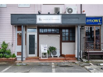 サロンドミヤシタ(SALON DE MIYASHITA)/無料の専用駐車場完備