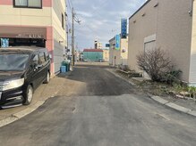 ナナナモエ(NananaMoe)/【第2駐車場】2.小道を右折