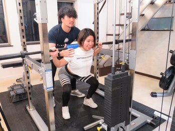 ナルシサス 新宿(Narcissus)の写真/経験豊富なトレーナーがマンツーマンで指導！あなただけ空間で人目を気にせず理想のボディラインへ導く！