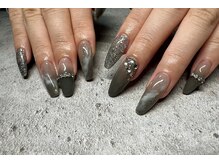 ◎トレンドを取り入れたニュアンスネイルもお任せ。