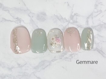 お花とミラーが可愛いネイル