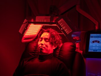 ビーティークリニカル 新宿三丁目(BT clinical)の写真/【本格・育毛促進】最新マシンで育毛を促進！初回¥3,980で始める、余裕ある大人のボリューム感。