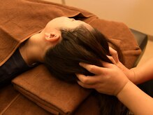 リラクゼーションサロン ぼでぃーはーと/ヘッドスパ施術風景(２)