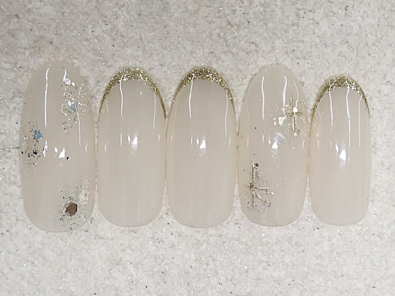 2025年-2026年冬トレンド】ホワイト ワンカラーのネイルデザイン集