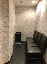 こり貴族/こり貴族　「店内」待合スペース