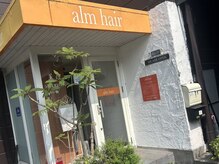 ローナ(salon)の雰囲気(こちらの入口から入り、インターホンを押し椅子でお待ちください)