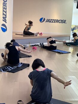 ジャザサイズ 八幡フィットネスセンターの写真/楽しい音楽でストレス発散!1時間があっという間に過ぎるダンスで、効率よくカロリー消費と代謝UPを促進☆