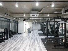 ビヨンド 岡山店(BEYOND)の雰囲気（豊富なマシン・フリーウェイトを備える広々としたジムエリア。）