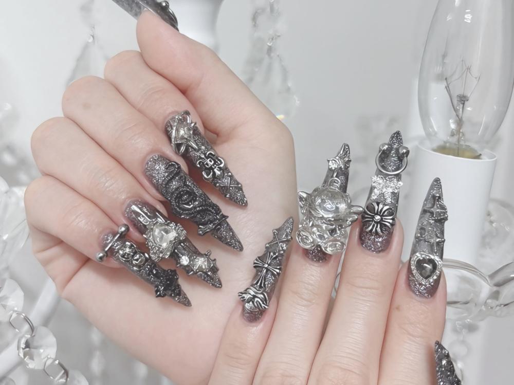 2025年-2026年冬トレンド】クロスネイルのネイルデザイン集｜人気順｜3