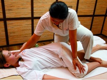 アジアンリラクゼーション ヴィラ 大橋店(asian relaxation villa)/タイ古式施術シーン