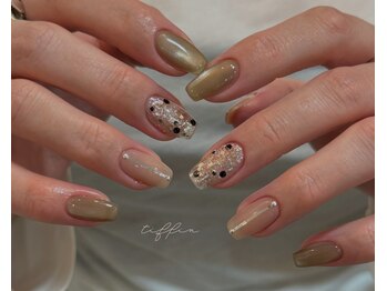 ネイルサロン ティフィン(tiffin)の写真/《オフ＆ケア込》繊細な手描きArt、絶妙なストーン配置も自由自在♪シンプルで上品なより美しい指先へ＊
