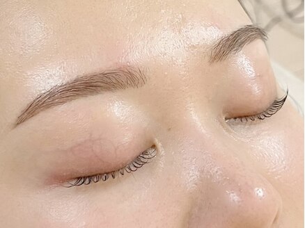 大人のためのまつげ 眉毛サロン cil de rina