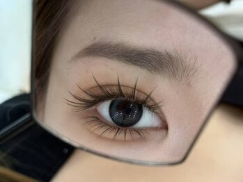 愛 ラッシュ アウラ(AURA)/束感まつ毛