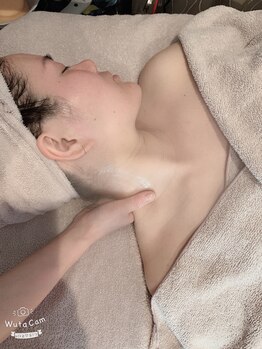 ジュエン(JUAN)/デコルテマッサージ♪