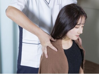 本多鍼灸整骨院の写真/辛い首肩コリ/まき肩/猫背/頭痛等に◎姿勢を整えお悩みを根本改善！《猫背矯正+マッサージ10分¥3900》