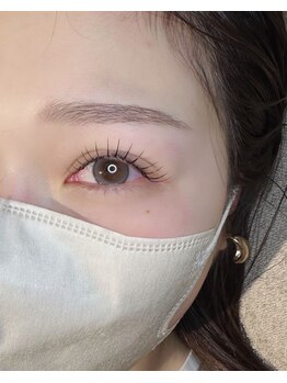 エメ(a/me)の写真/丁寧な施術で理想のお目元にお仕上げ◎一番似合うトレンド感のある目元に♪《束感/韓国/バインドロック》