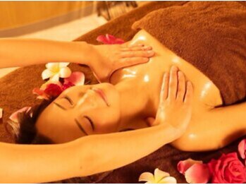 Aroma SPA MO_MO_浦安店【ヘッドスパ・リンパマッサージ】【アロマスパモモ】の写真/首・肩にのしかかった重さやだるさ…。熟練スタッフによるオーダーメイド施術で、お悩みをスッキリ解消！