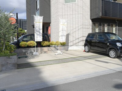 駐車場完備♪LOTUS SHININGの旗が置いてある前の２台分です