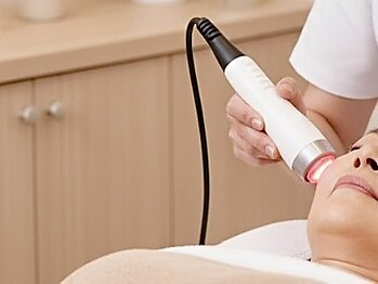 カスミソウの写真/理想の“ツヤツヤノーファンデ肌”を叶える、贅沢エステ体験をあなたに。施術後は、鏡を見るのが楽しみに♪