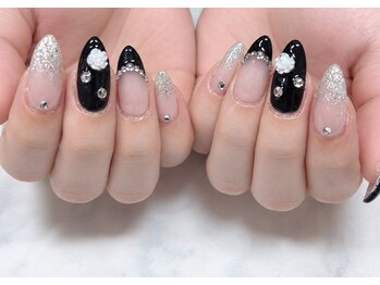 カラーズ荻窪 ネイルラウンジ(Colors Ogikubo Nail Lounge)の写真/シンプル系から派手なものまで揃う、豊富なアートデザインが自慢のサロン♪
