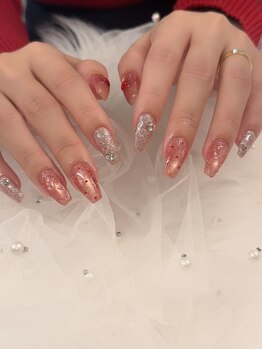 ワイプラス(Y + plus)の写真/キラキラ可愛いで視線を集める指先に★