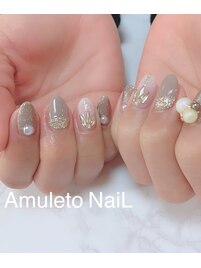 大人のグレージュネイル