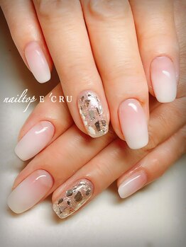 ネイルトップエクル(nail top E CRU)/ホワイトグラデーション