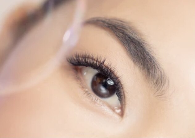 【眉WAX脱毛＋まつげパーマ】美しい眉とパッチリ目元で魅せる \12100→￥8415