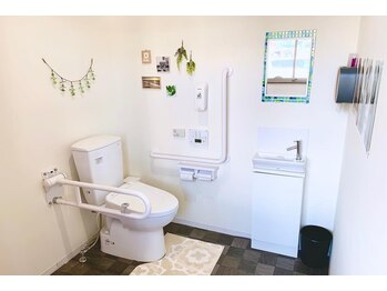 フォーユー鍼灸整骨院 橋本院(foryou鍼灸整骨院)/お手洗い（手すり付き）