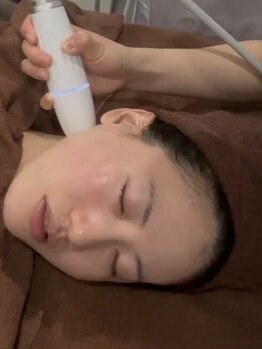 ニコリー(nicoly)の写真/夏は小顔で迎える！むくみ顔にさようなら！横顔にも自信！キュッと引き締め効果促進！