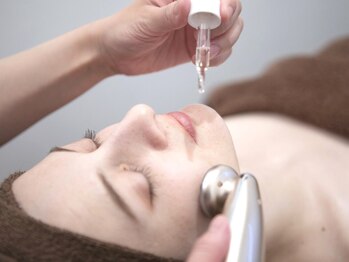ザ リノビューティー 横浜店(THE Lino Beauty)の写真/【毛穴洗浄+ヒアルロン酸orビタミンC導入60分】美肌特化☆お肌が喜ぶ成分をゴクゴク浸透♪水光肌へ☆
