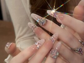 大人気キラキラネイル