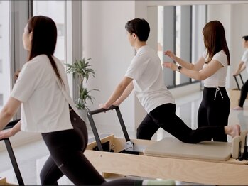 ラヴァンス(L'avance)の写真/大切な人と、もっと心地よく。ペアで楽しむ特別レッスン◎ピラティスでは、ペア割を実施！お二人で受講OK♪