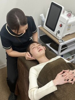 ロルク鍼灸整骨院の写真/小顔も姿勢も一度にケア！フェイスラインすっきり◎猫背・巻き肩が気になる方にもおすすめ♪