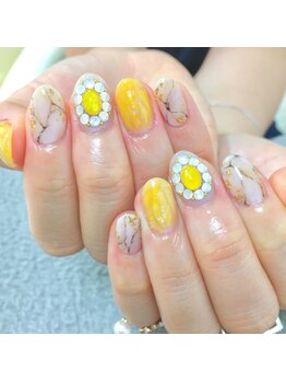 サロンドルリネイル(salon de Ruri nail)/大理石×イエローネイル♪