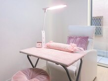 リクライニングチェアでリラックスしながら施術が受けられる♪