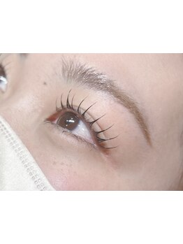 ナチュラル上品な目元にしたい