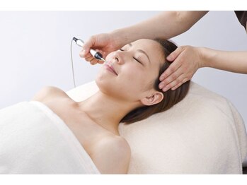 ヴァンベール 燕三条店の写真/フェイシャル人気NO.1☆ハンドorマシンで選べる最新リフトアップ体験!短期集中のたるみケア&小顔見せに◎