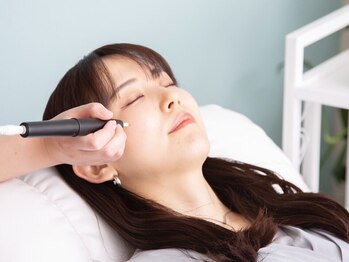 パールホワイトニングサロン 茅ヶ崎店の写真/<徹底肌質改善>ツヤ溢れる水光肌へ♪ハーブピーリングとホワイトニングケアでシミ・くすみを徹底改善◎