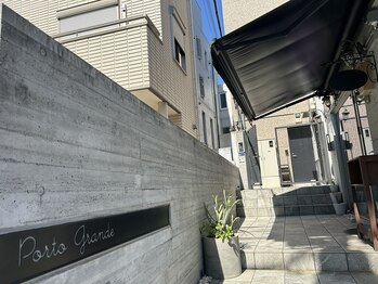 ソルース 目黒店(SOLUZ)/かむろ坂沿い