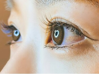 シャルム 南新町(charme)の写真/最新LEDマツエク★圧倒的なキープ力【LEDグルー】で今までにない持続力◎汗や水にも強く美しさ長持ち♪