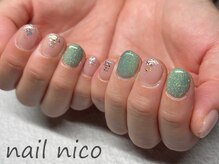 ネイルニコ(nail nico)/キラキラ縦グラ