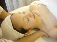 ラファアイランド 福岡天神本店/デコルテマッサージ　背中施術