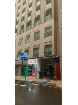 馨屋(ケイヤ)/ビル一階緑発給機の真正面は入口